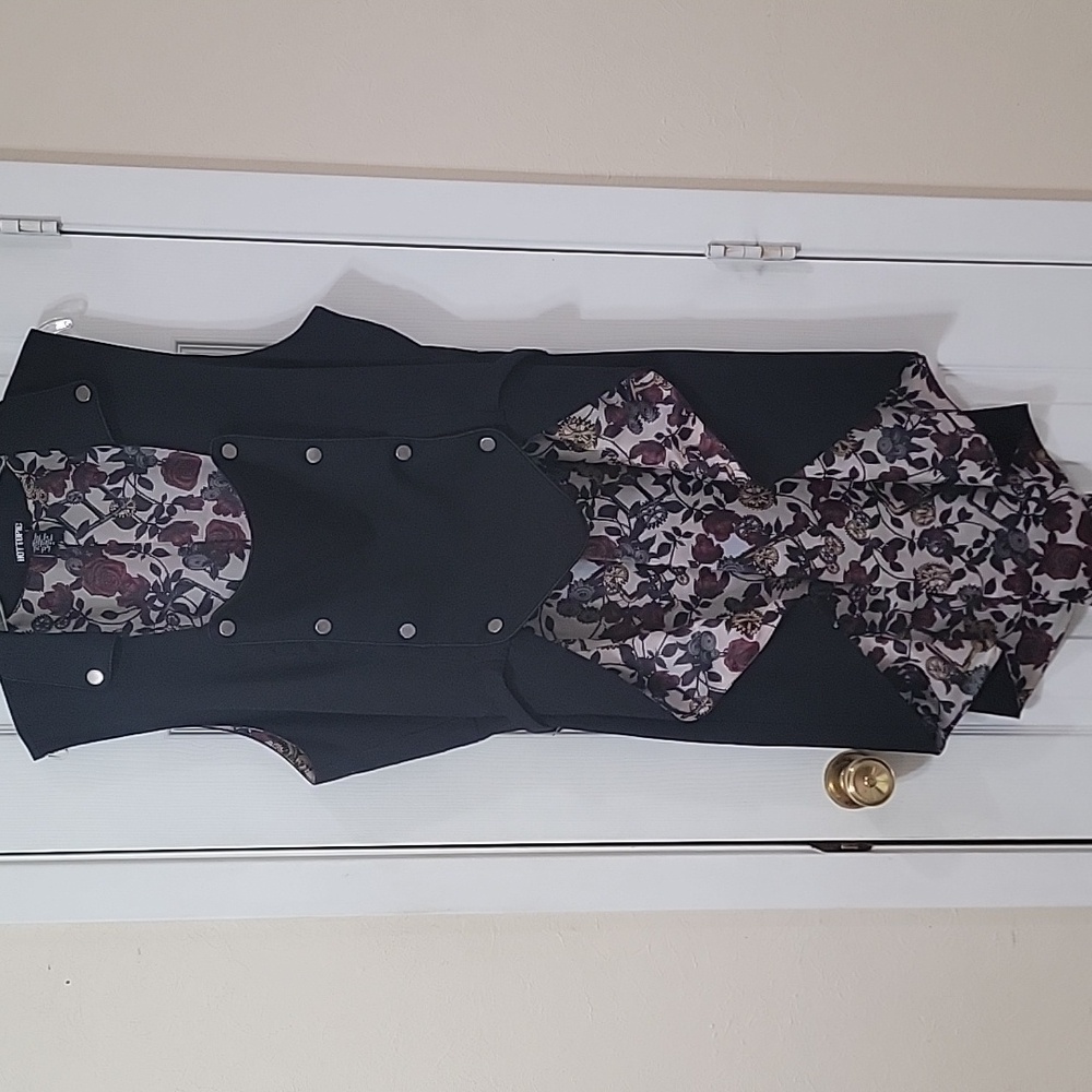 Hot Topic Black Coat with Red and Gold Floral Interior size 2x